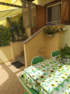 Casa graziosa con ampio cortile per i tuoi momenti all'aperto